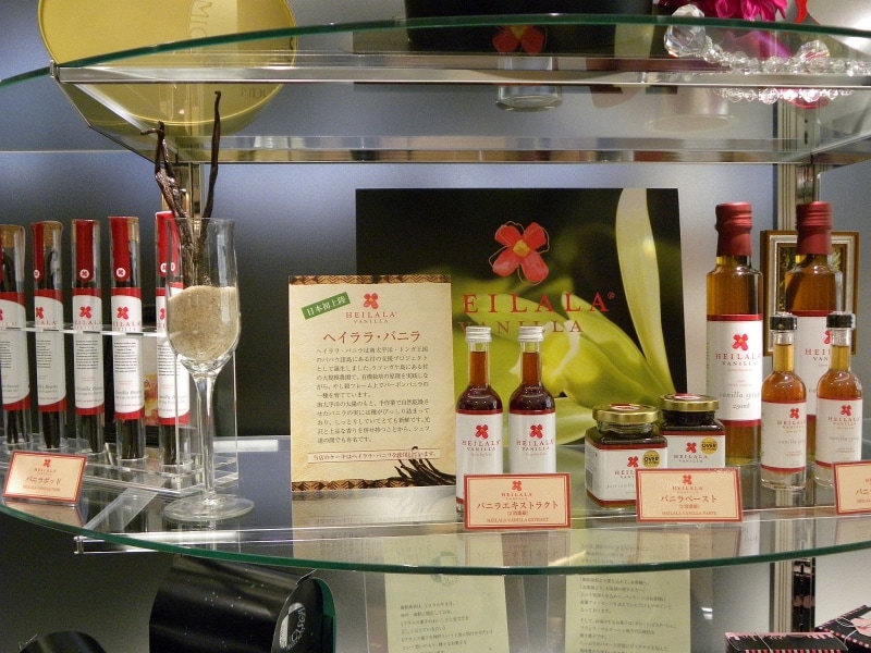 「御影高杉」ではトンガ産の「ヘイララ・バニラ」を使用。加工品も販売する。