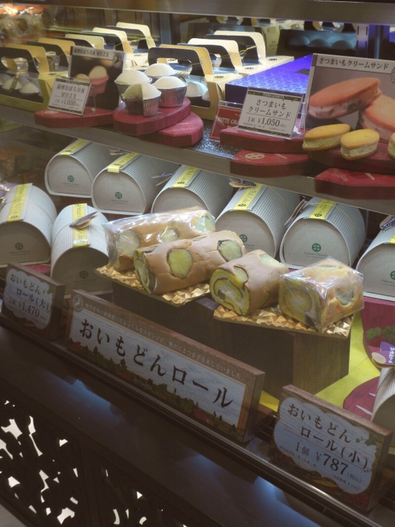 「パティスリー ヤナギムラ」の「おいもどんロール」(大1470円、小787円)