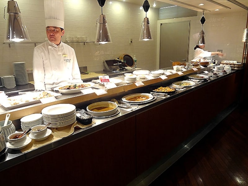 主菜のブッフェ台