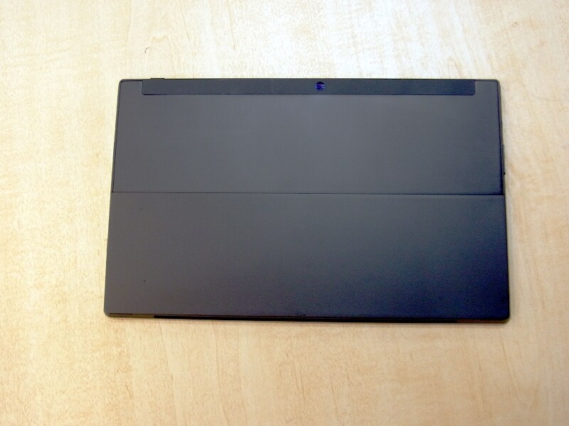 特徴であるKickstandを備える背面