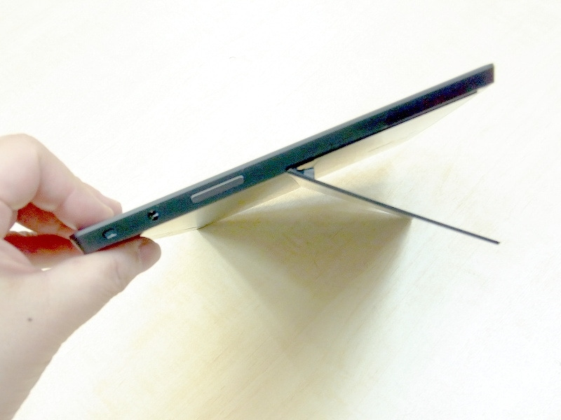 Kickstandを開いたところ