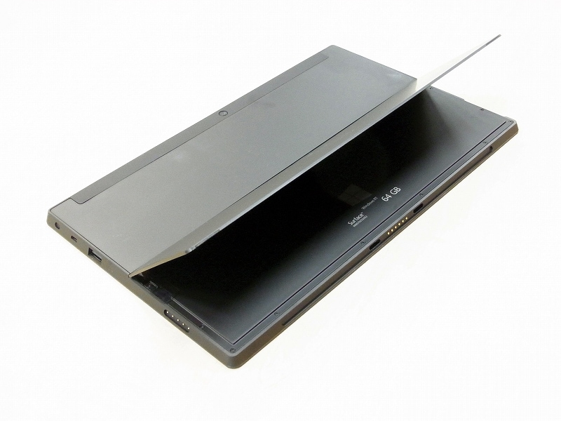 Kickstandは、簡単にオープンすることができる