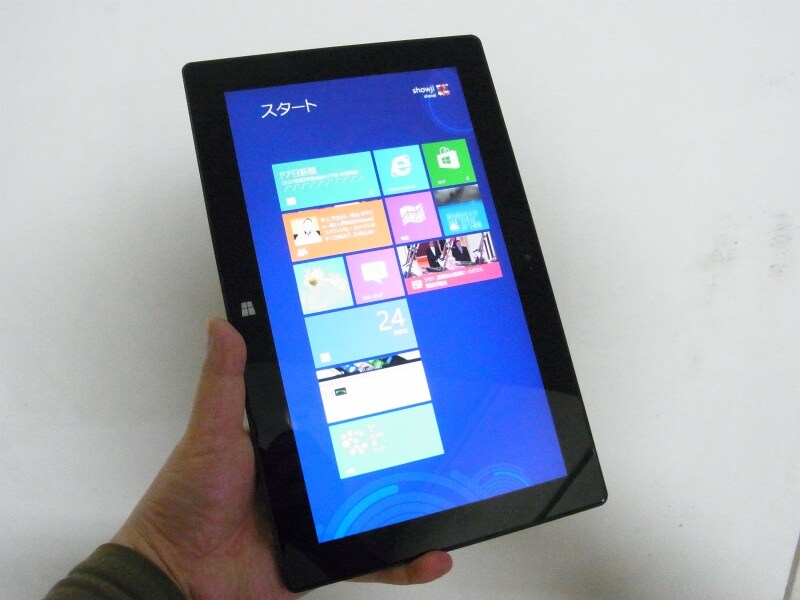 10.6 インチ、16:9 (ワイドスクリーン)の前面パネル(縦画面)