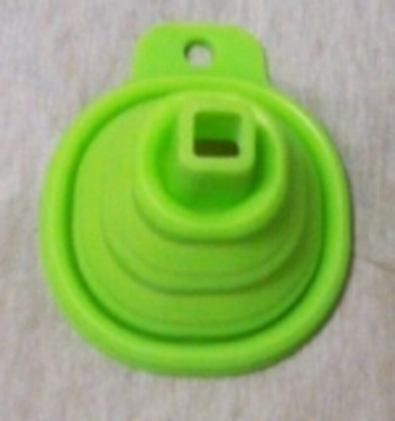 伸ばすとじょうごの形に