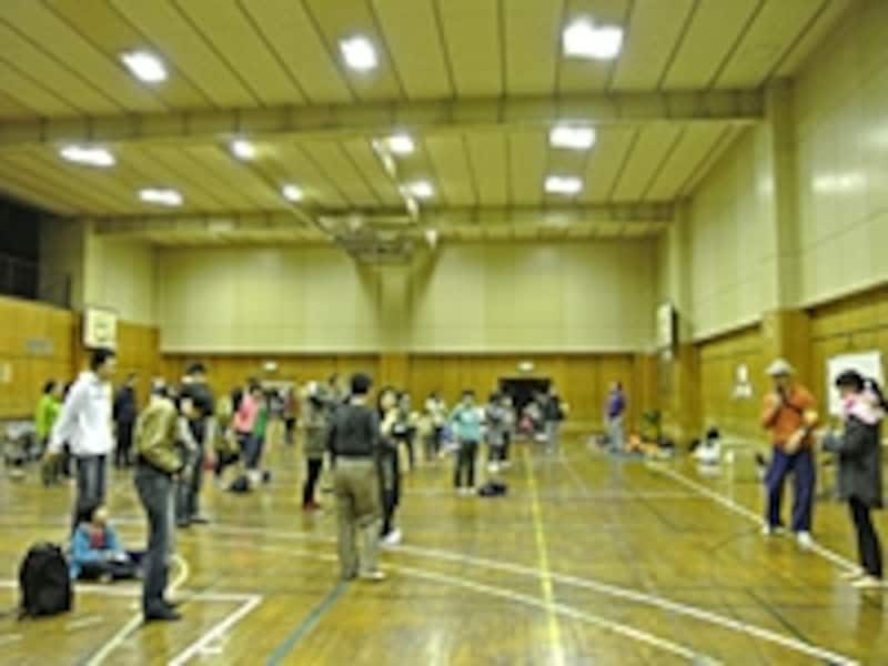 全点灯した体育館