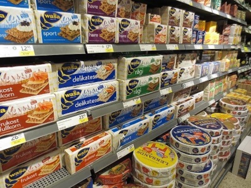 スウェーデンのほとんどの家庭に常備してあり、食事のときに出されるのが、乾いたパン「Knäckebröd(クネッケブロード)」です。