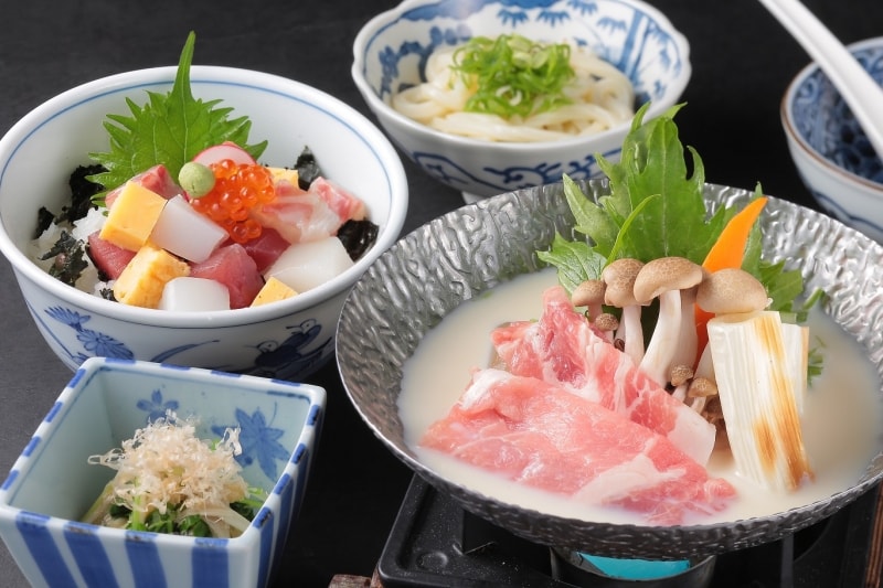 海鮮丼と豆乳鍋御膳