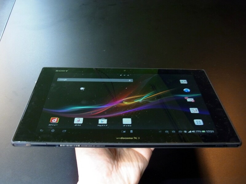 直線的で手で持てるほどのタブレットXperiaTM Tablet Z SO-03E