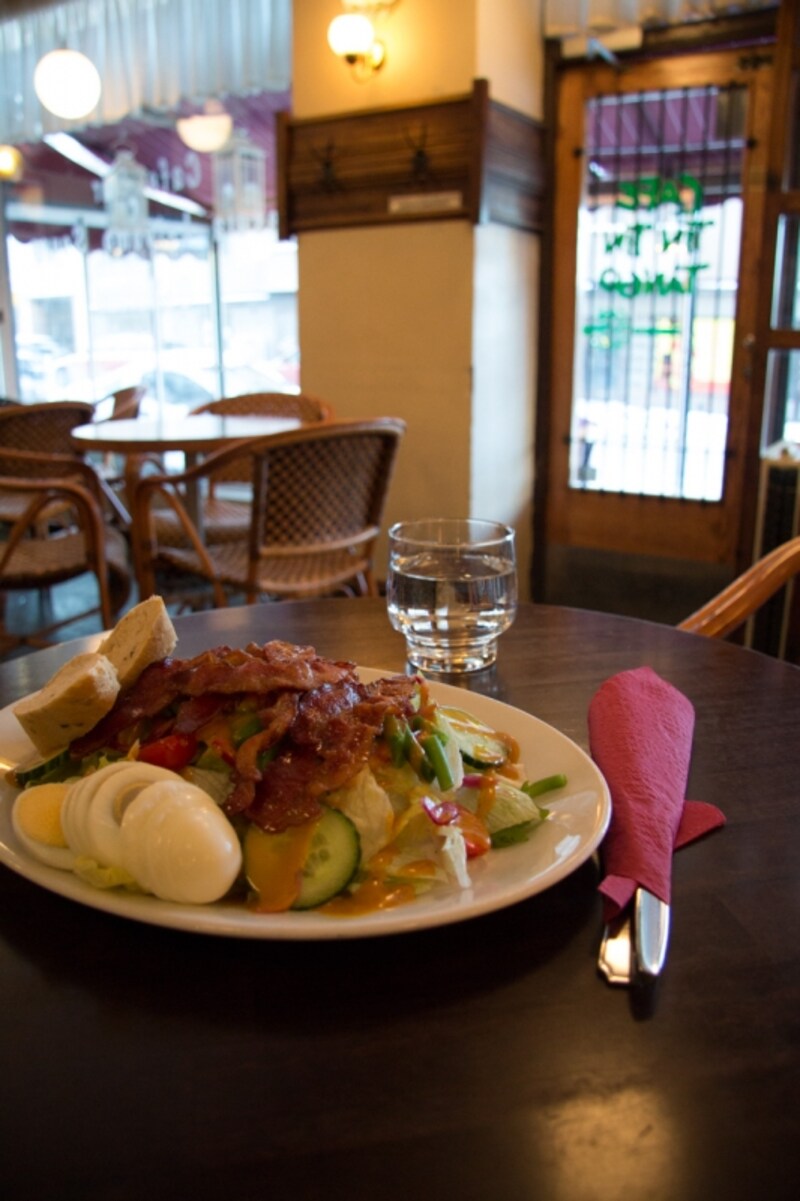 cafe lunch salad