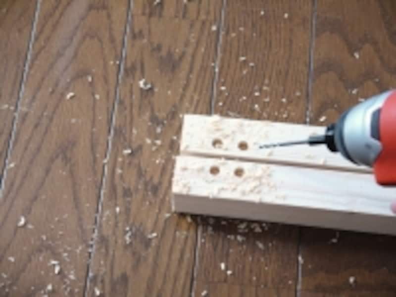 ネジよりひと回り小さいサイズで