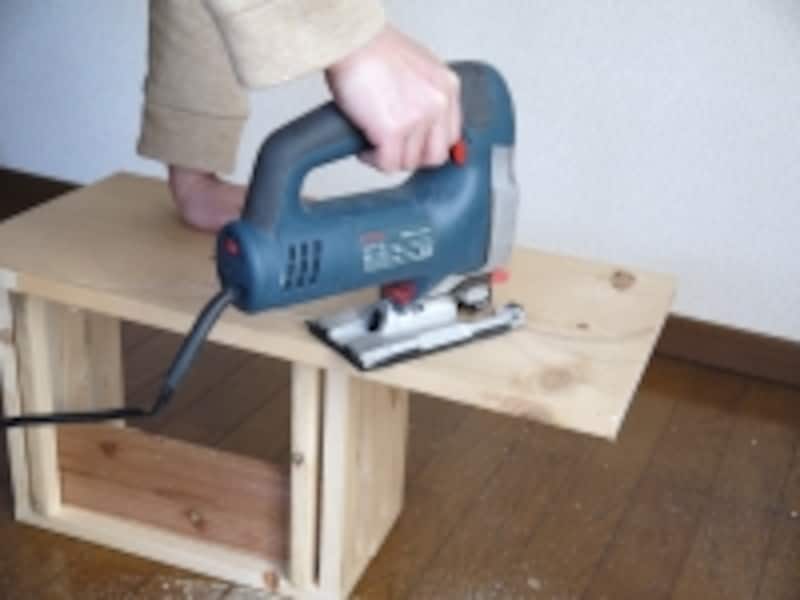 ジグソーがあると好きな形に切断できます