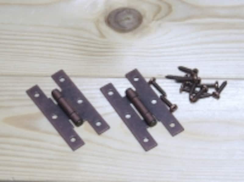 3つ穴タイプの丁番です