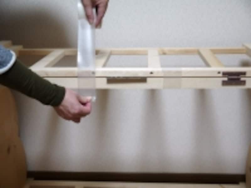 黒く見えるのが厚紙です