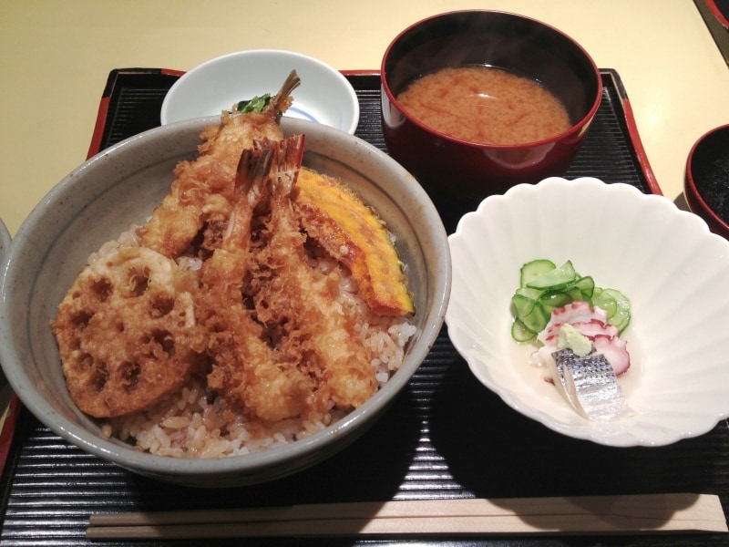 通常タイムの天丼は1280円で提供