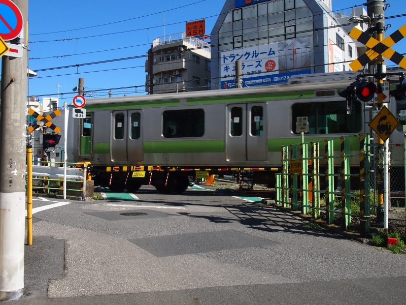 間近で山手線を見ることができる