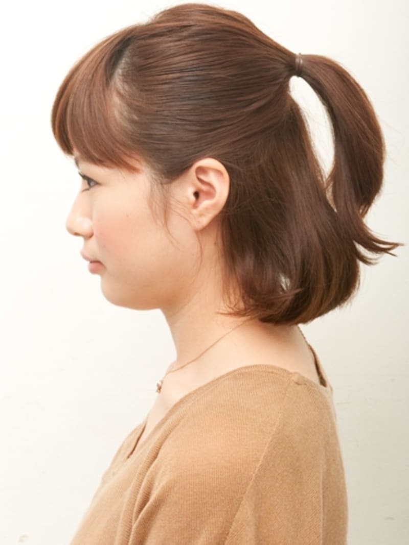 やや高めにすると顔がひきあがる