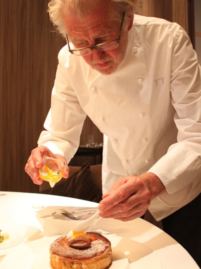 ガニェール氏が自らトッピングを