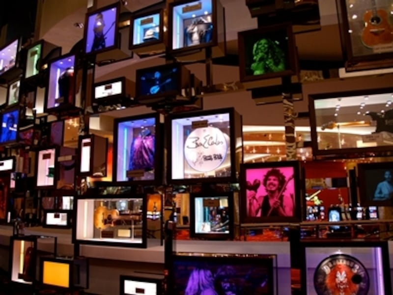 有名アーティストゆかりの品が展示される「メモラビリア」