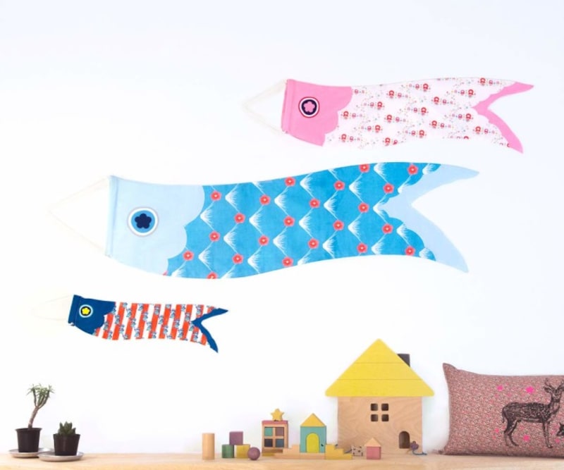 「世界を泳ぎ渡ってきたこいのぼり」がコンセプトの「Swing Swing」（スイスイ）