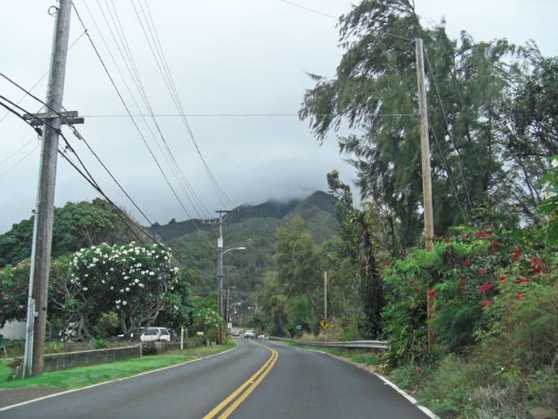 郡庁があるワイルクの町を抜けて10分ほどでイアオ渓谷に到着