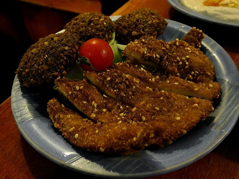 ファラフェル、チキン シニッツェル