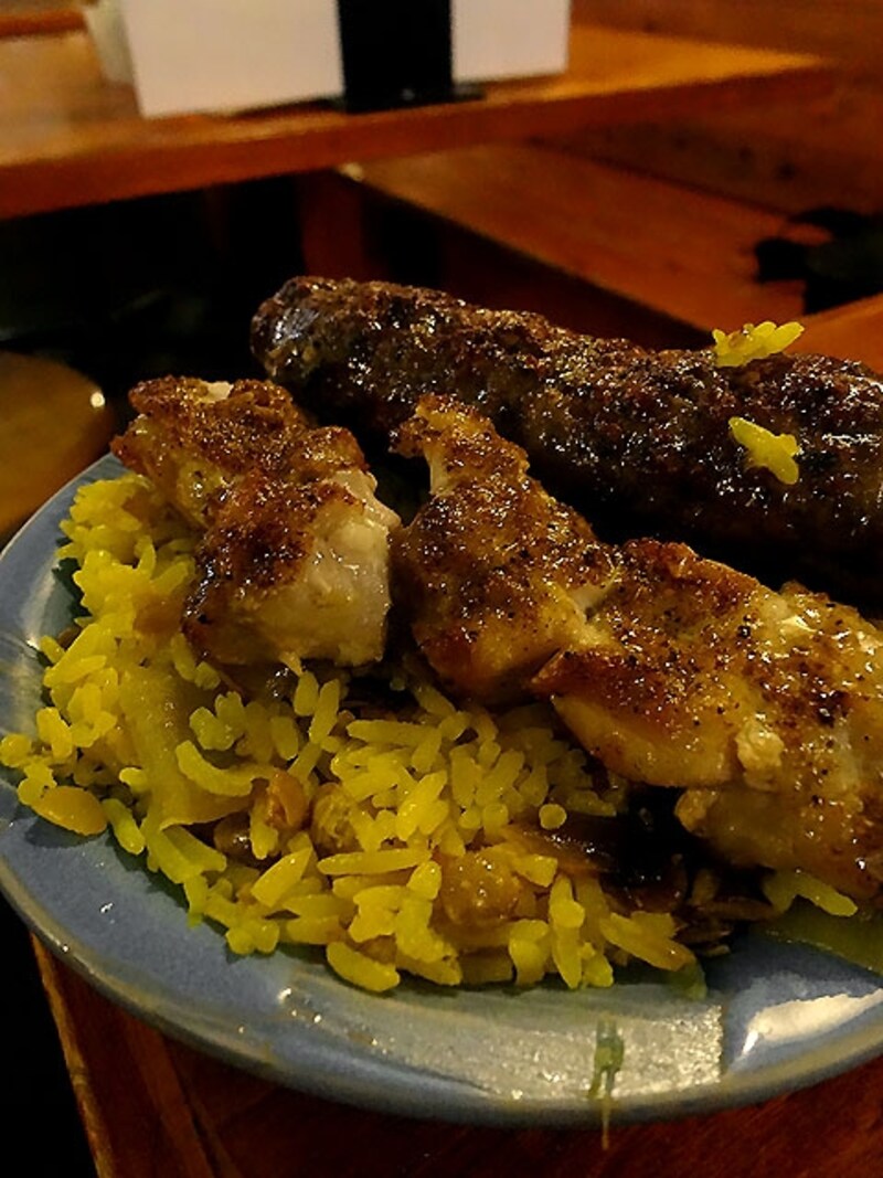 ラム シシカバブ、チキン シシリック、マジャドラ ライス