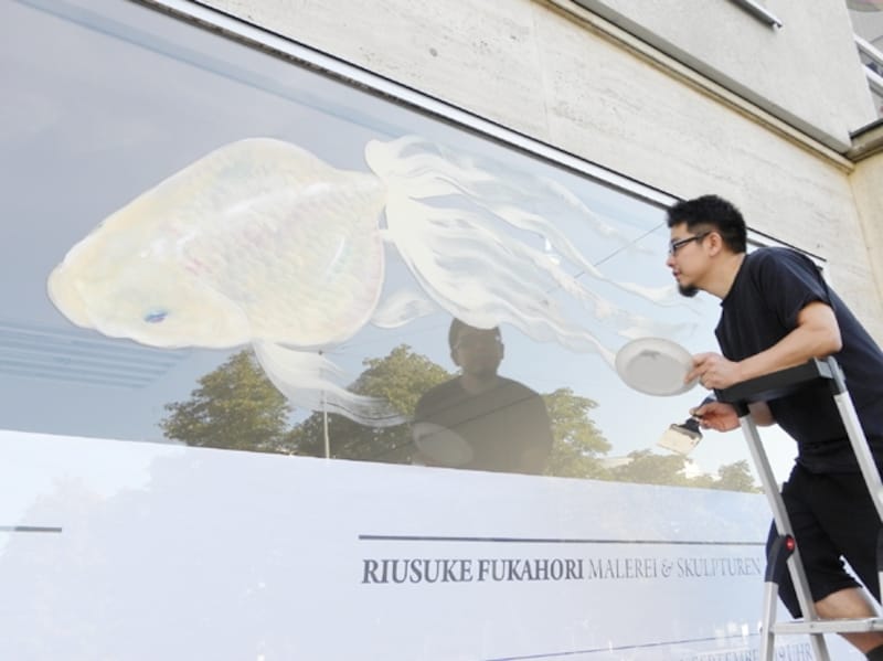 ドイツでライブペイント中の深堀隆介さん