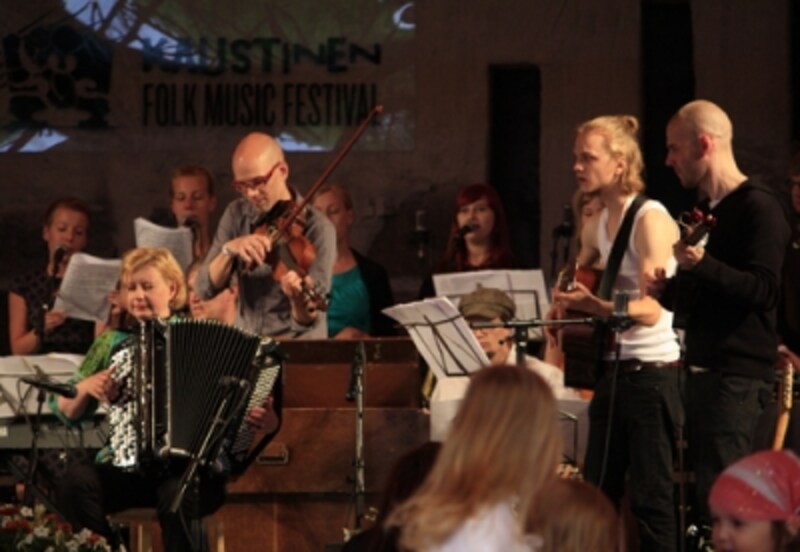 カウスティネン