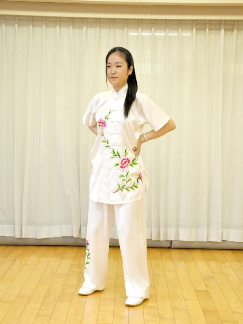 腰と股関節をまわす