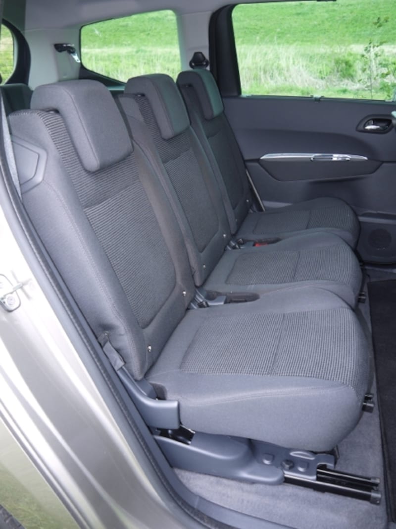 プジョー5008セカンドシート