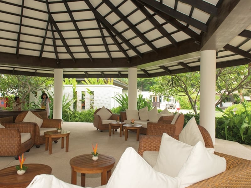 レセプションはリゾートならではのデザイン。到着早々期待が高まる