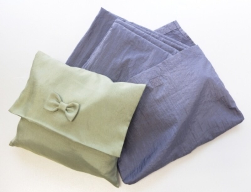 携帯に便利なポーチ付き