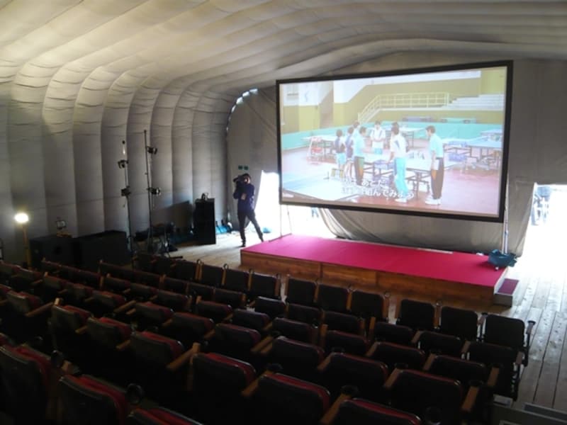 移動型映画館の中