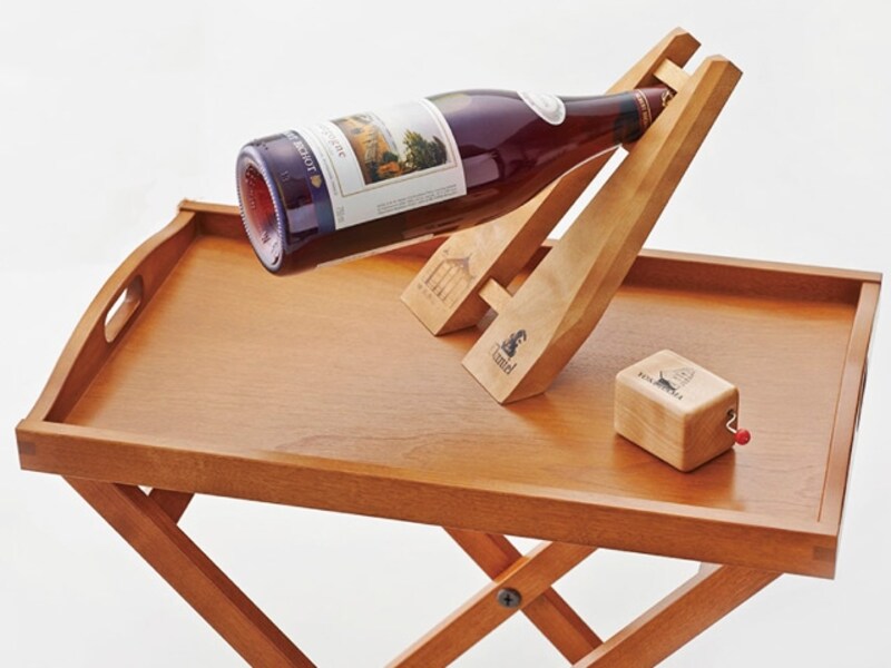 ワインホルダーベイブリッジ(3570円)、オルゴール赤いくつのおんなのこ(3570円)、折りたたみ式トレーテーブル(19950円)