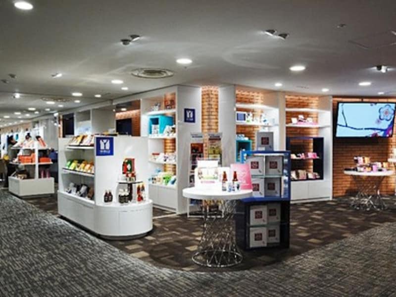 横浜タカシマヤ7階にある「ヨコハマ・グッズundefined横濱001」コーナー