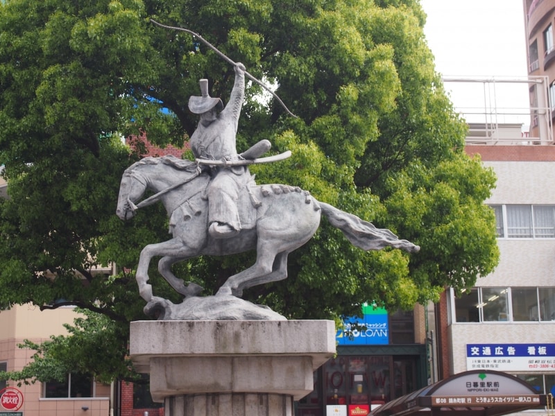 山吹の里にちなんだ像だそうだ。