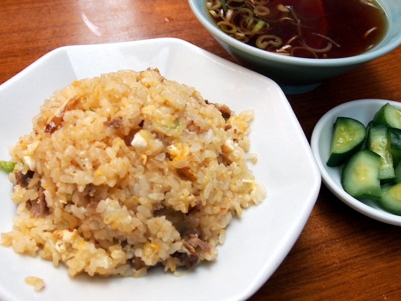 大きめの椀で出てくるたっぷりのスープもいい