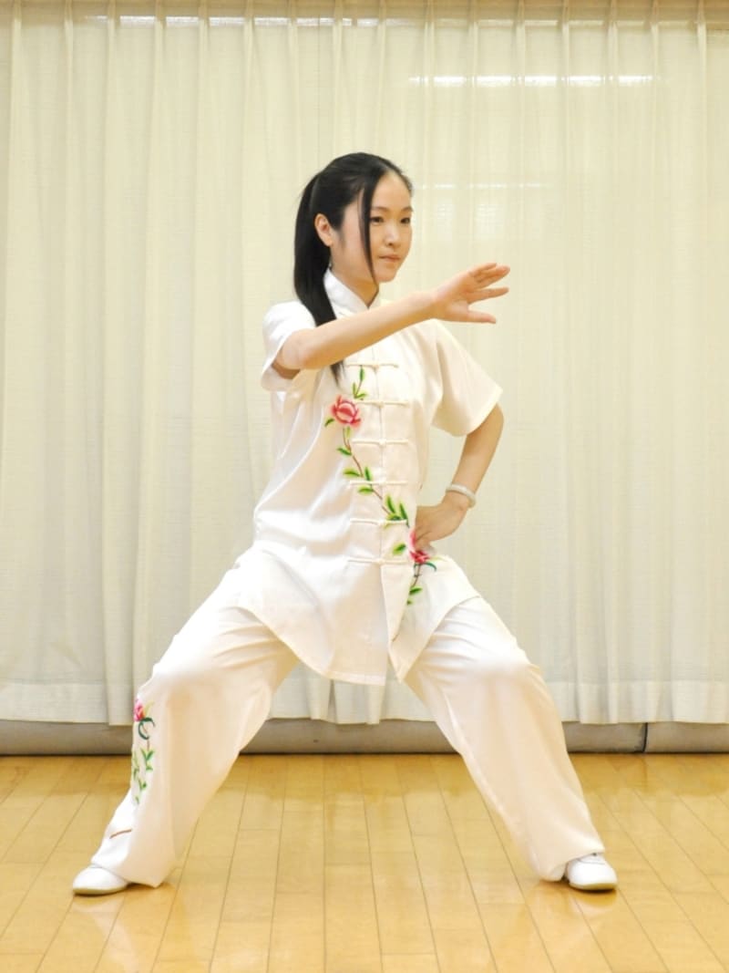 6.再び親指を下に回転してゆっくりと開く