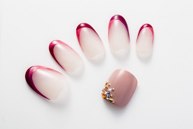 エレガントな甘さが漂うピンクネイル