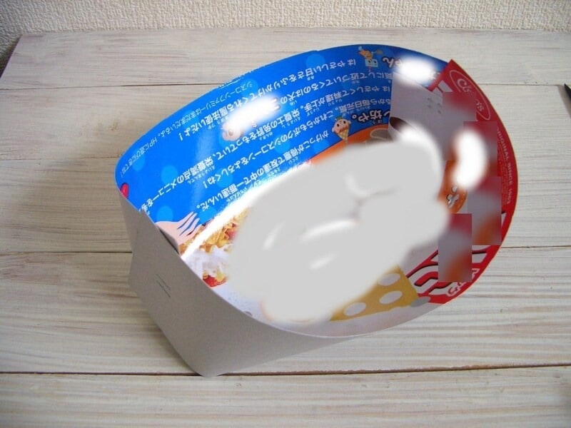 反対側の端も同じように固定する