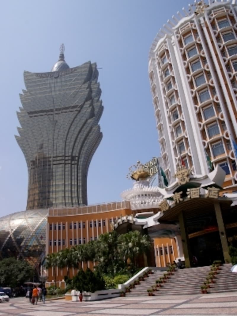 左がグランドリスボア、右が旧館にあたるホテルリスボア