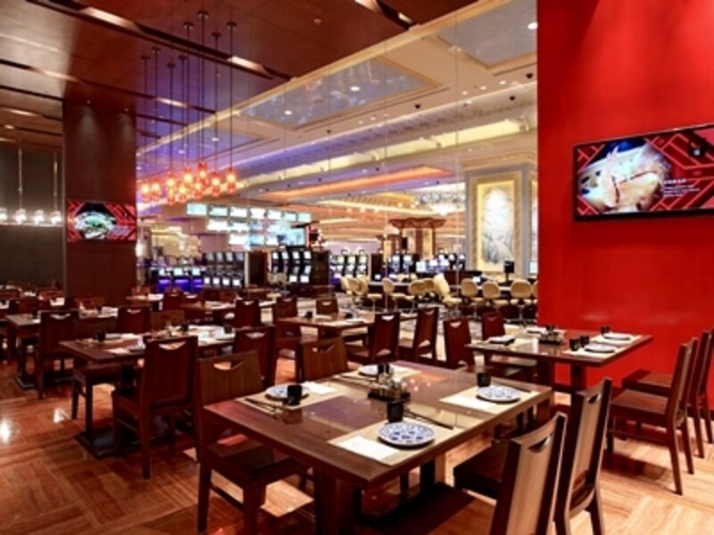 カジノフロアを見渡せる24時間営業のレストラン「ノース」 (c) Sands Cotai Central