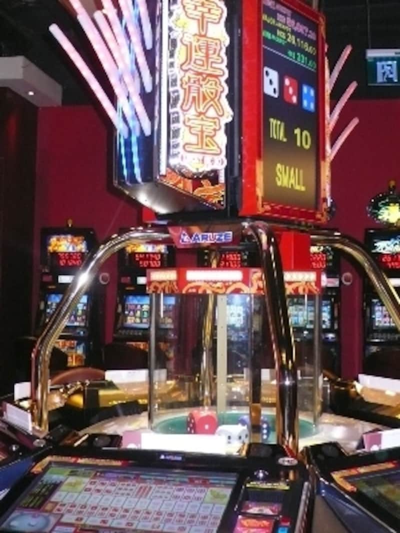 ルーレットや大小のマシンもある (c) Mocha Clubs