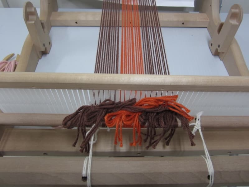 クローズドリードの卓上織機