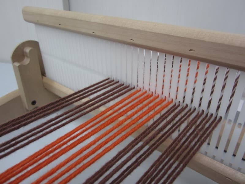 クローズドリードの卓上織機