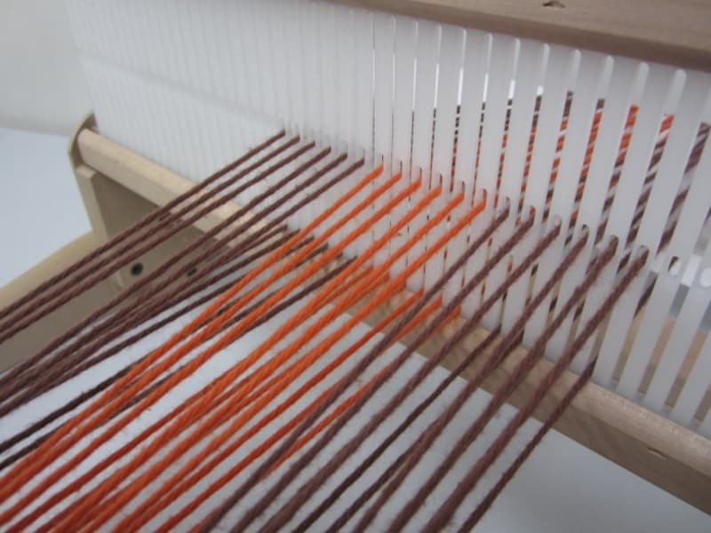 クローズドリードの卓上織機