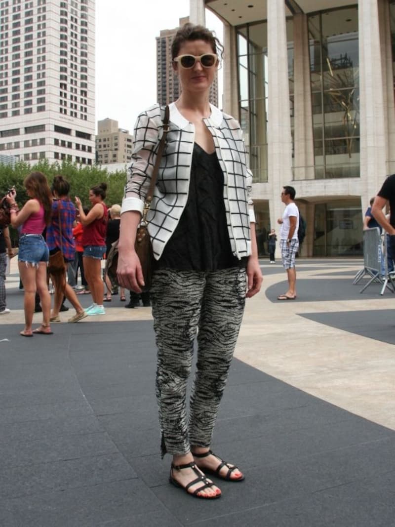 トレンドの黒白コーデ