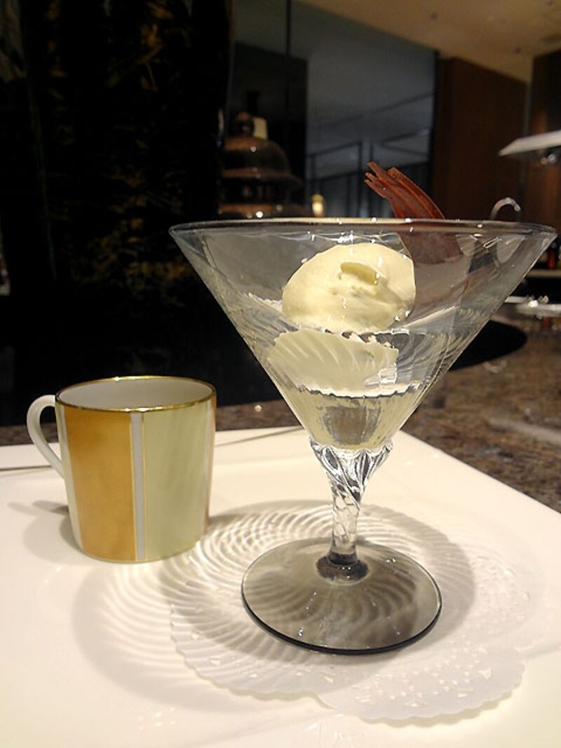 NYイタリアン特製ピスタチオ入りバニラジェラート エスプレッソ添え