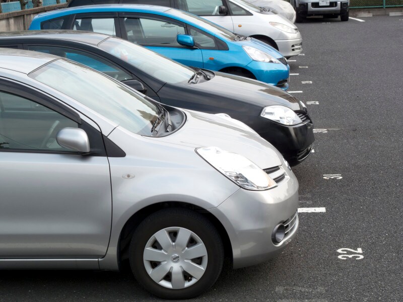 浮気の兆候を掴むテクニック4:自家用車の中をチェック