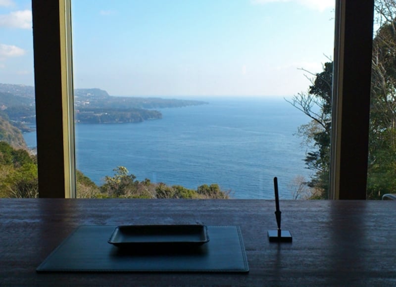 フロントのチェックインも絶景を見ながら(御宿風月無辺)